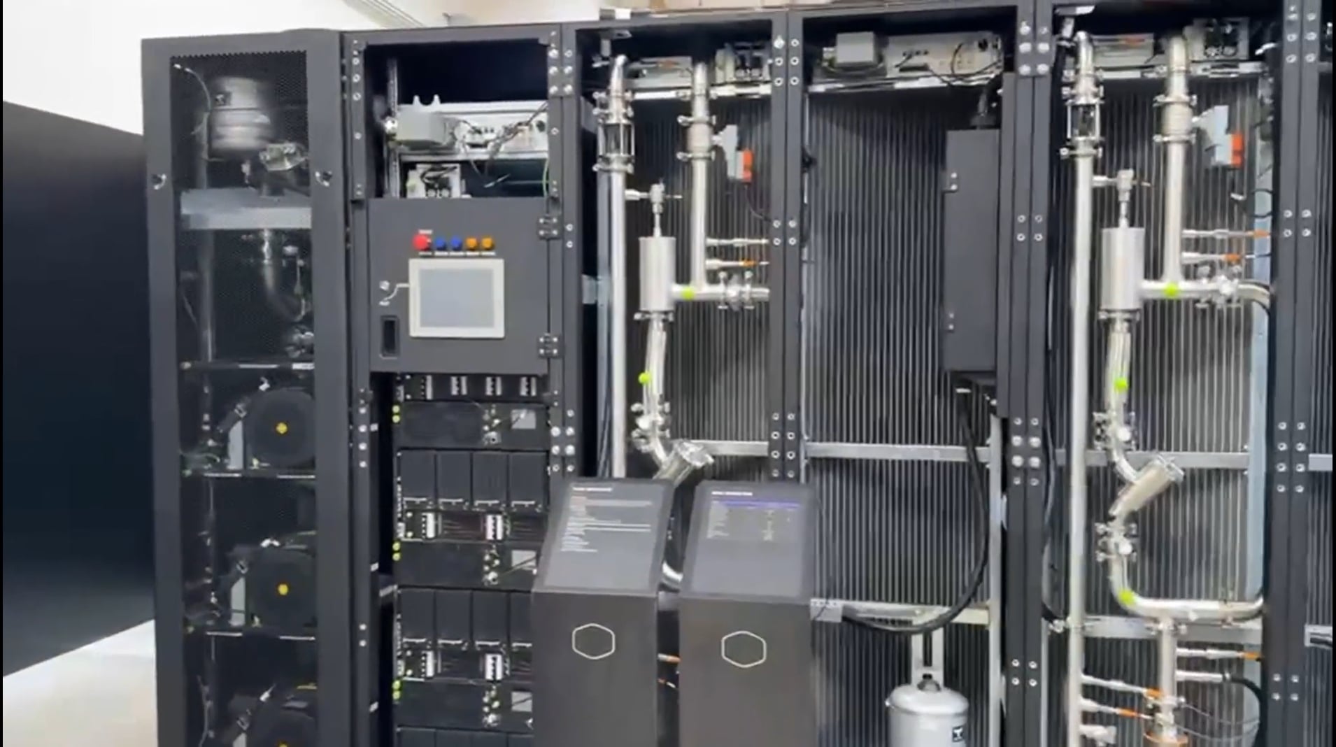 300 kW AALC CDU image number 0